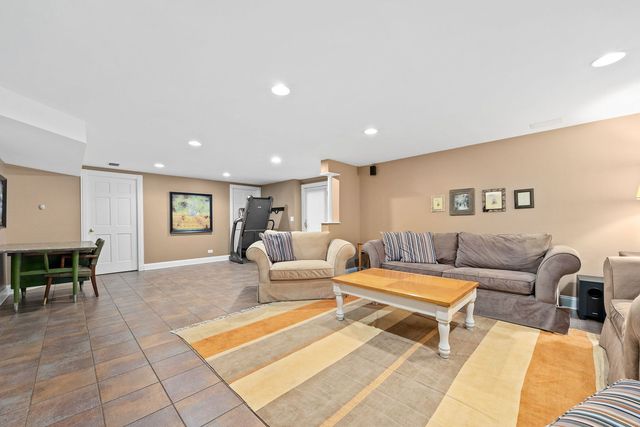8510 W 122nd Place, Palos Park, IL 60464