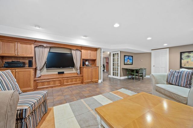 8510 W 122nd Place, Palos Park, IL 60464