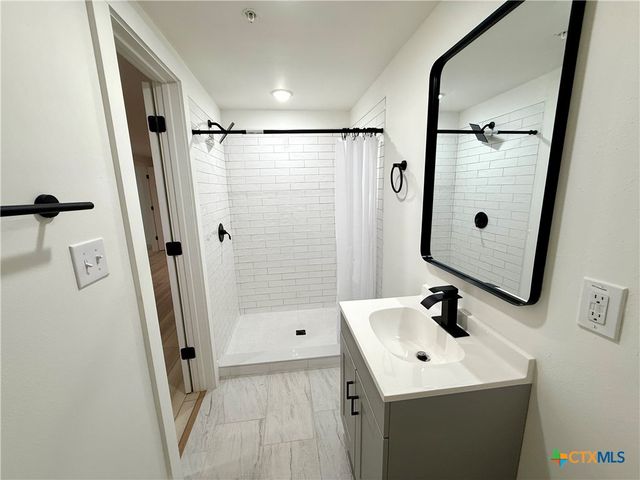2204 W San Antonio Street 2, New Braunfels, TX 78130