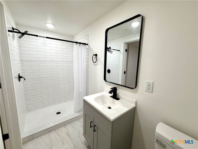 2204 W San Antonio Street 2, New Braunfels, TX 78130