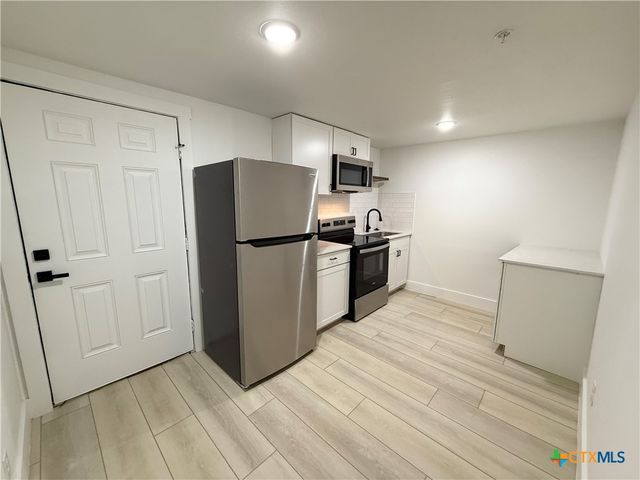 2204 W San Antonio Street 2, New Braunfels, TX 78130