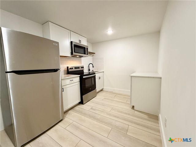 2204 W San Antonio Street 2, New Braunfels, TX 78130
