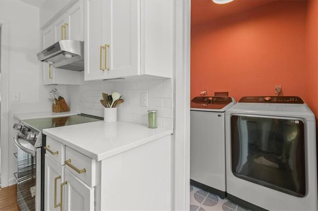 284 NE Bayview Drive, Lee's Summit, MO 64064