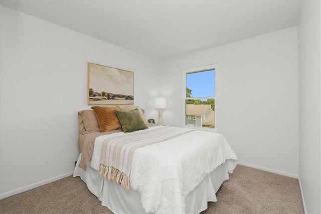 284 NE Bayview Drive, Lee's Summit, MO 64064