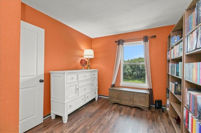 284 NE Bayview Drive, Lee's Summit, MO 64064