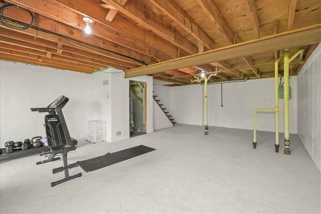 284 NE Bayview Drive, Lee's Summit, MO 64064