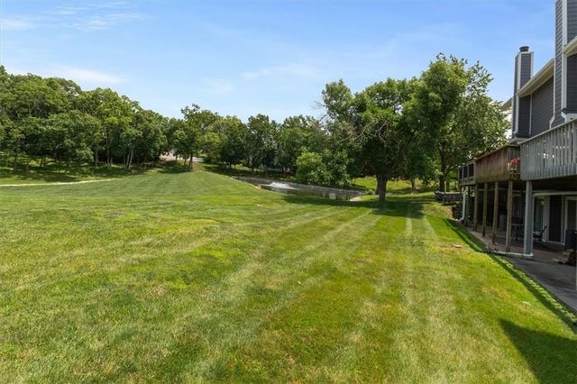 284 NE Bayview Drive, Lee's Summit, MO 64064