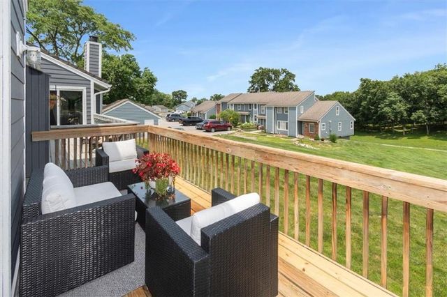 284 NE Bayview Drive, Lee's Summit, MO 64064