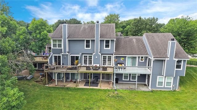 284 NE Bayview Drive, Lee's Summit, MO 64064