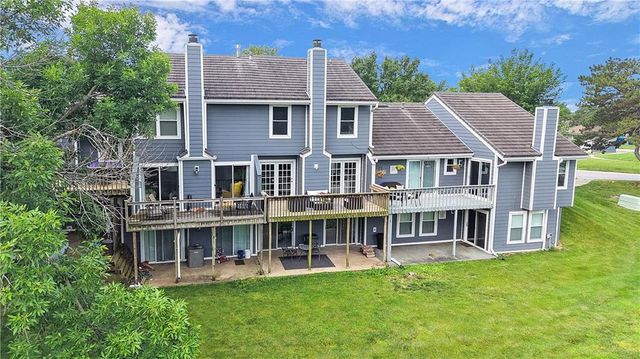 284 NE Bayview Drive, Lee's Summit, MO 64064