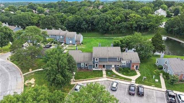 284 NE Bayview Drive, Lee's Summit, MO 64064