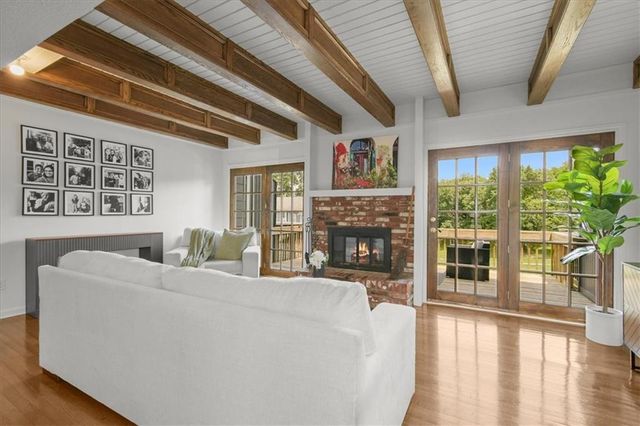 284 NE Bayview Drive, Lee's Summit, MO 64064