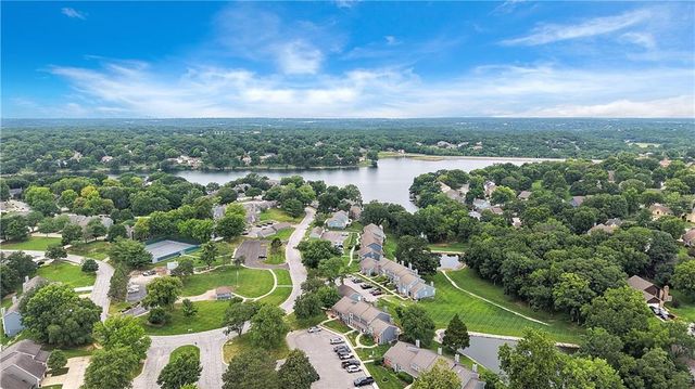 284 NE Bayview Drive, Lee's Summit, MO 64064