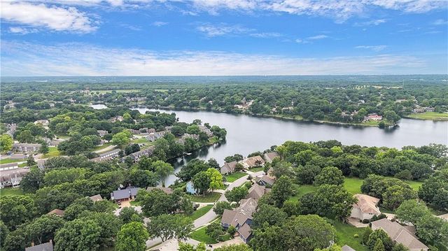 284 NE Bayview Drive, Lee's Summit, MO 64064