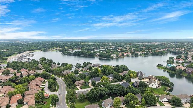 284 NE Bayview Drive, Lee's Summit, MO 64064
