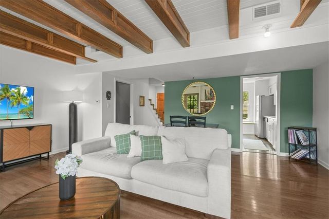 284 NE Bayview Drive, Lee's Summit, MO 64064
