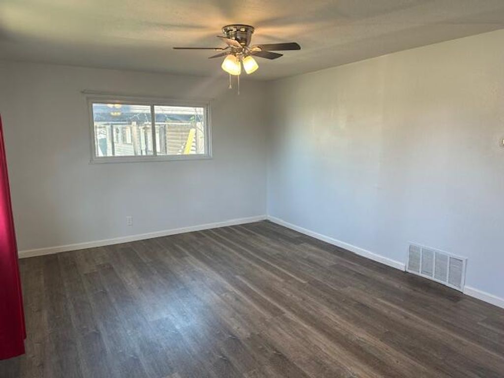 Image 3 of property listing at 2315 Lakeside Avenue, San Angelo, TX 76901