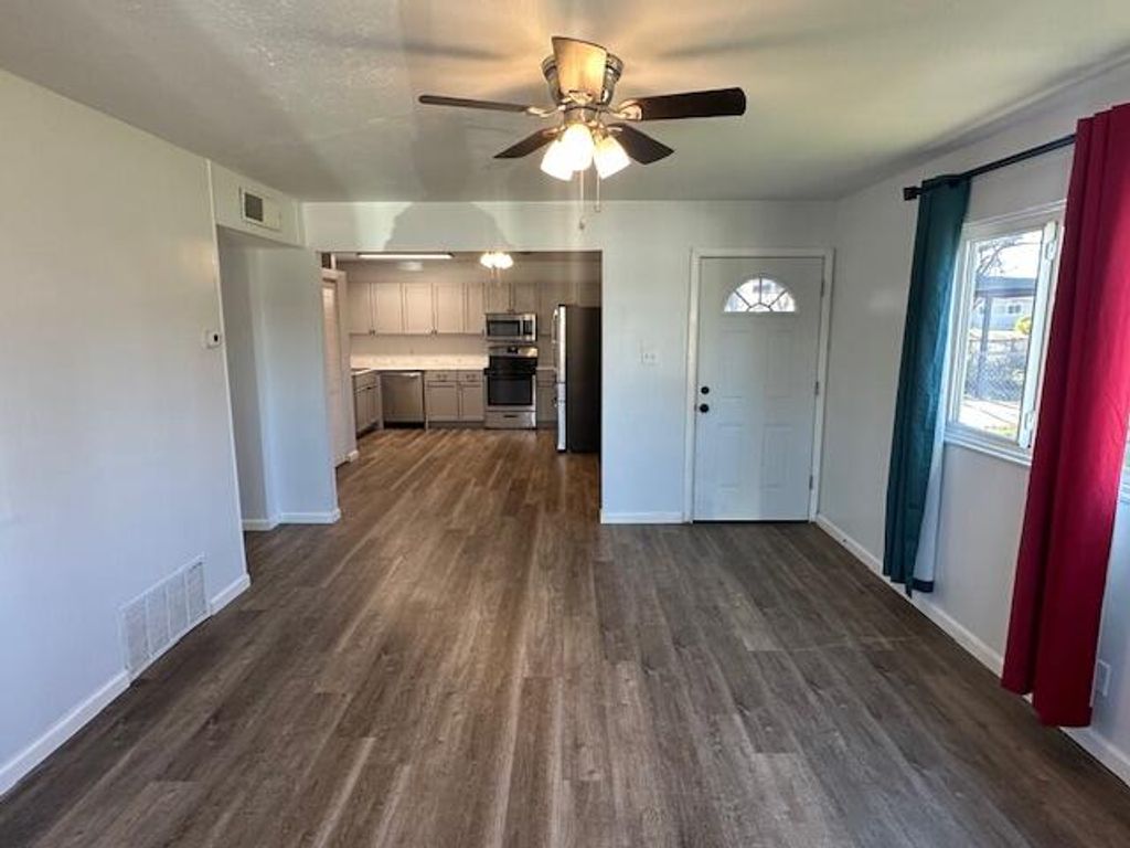 Image 4 of property listing at 2315 Lakeside Avenue, San Angelo, TX 76901