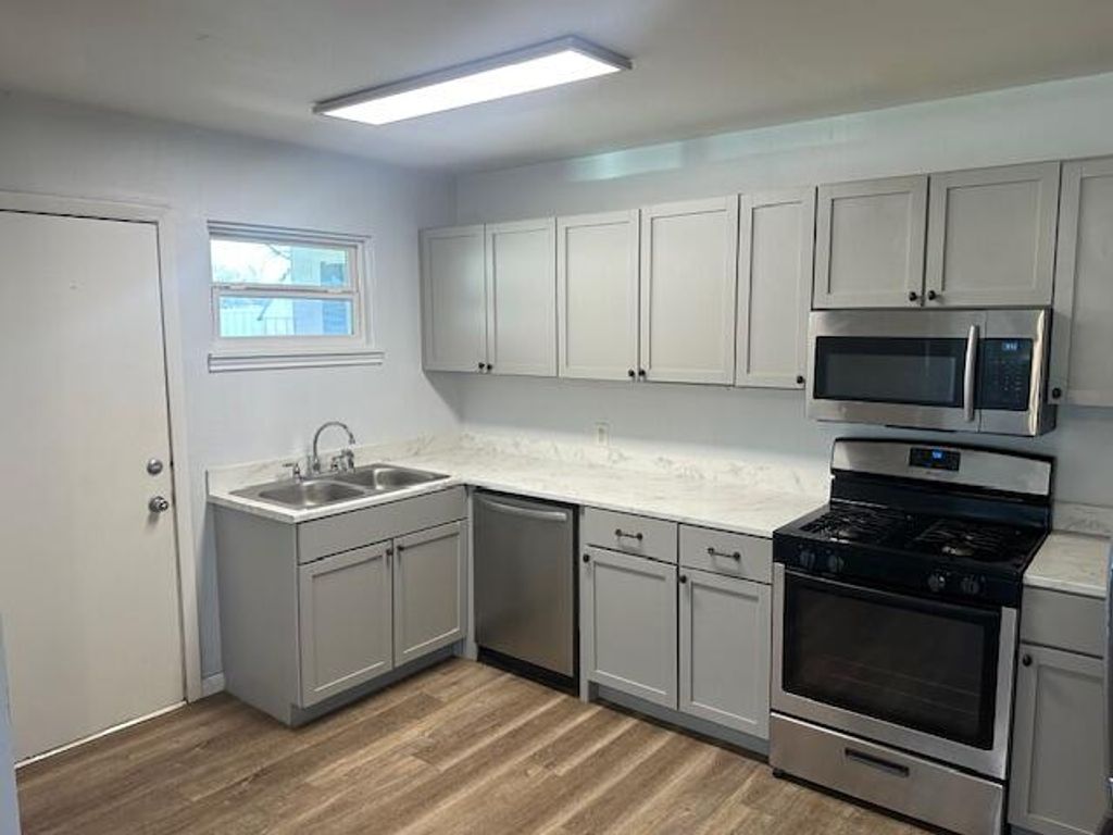 Image 6 of property listing at 2315 Lakeside Avenue, San Angelo, TX 76901