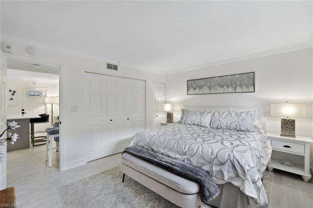 960 7th ST S 105, Naples, FL 34102