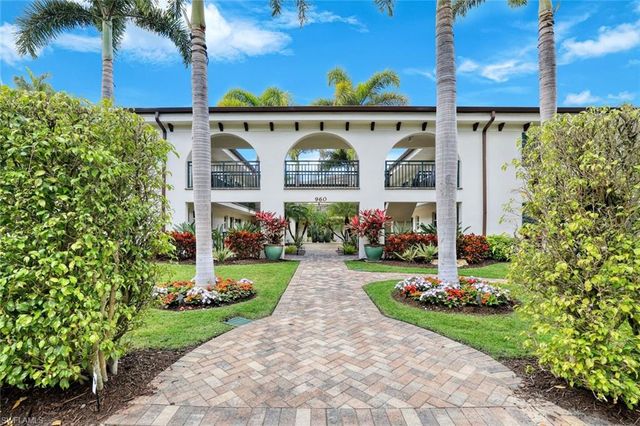 960 7th ST S 105, Naples, FL 34102