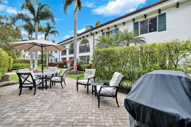 960 7th ST S 105, Naples, FL 34102