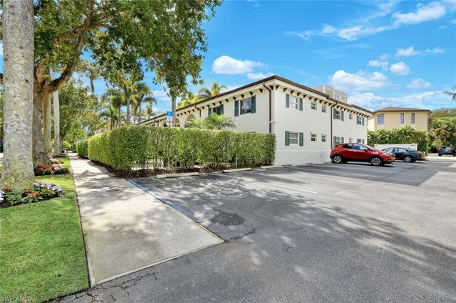 960 7th ST S 105, Naples, FL 34102