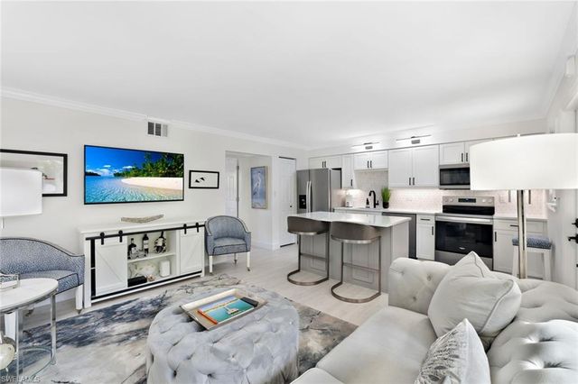 960 7th ST S 105, Naples, FL 34102