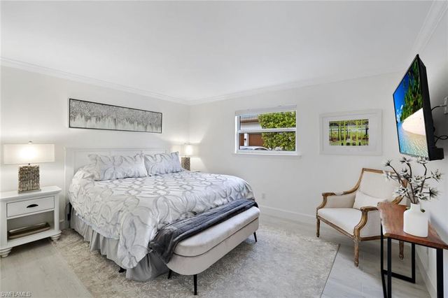 960 7th ST S 105, Naples, FL 34102