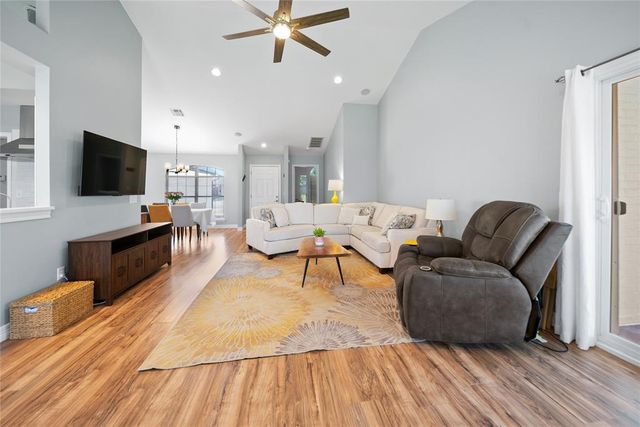 2401 Knollwood Street, Norman, OK 73071