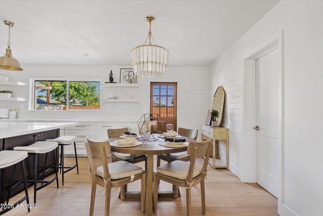 8019 E WHITTON Avenue, Scottsdale, AZ 85251