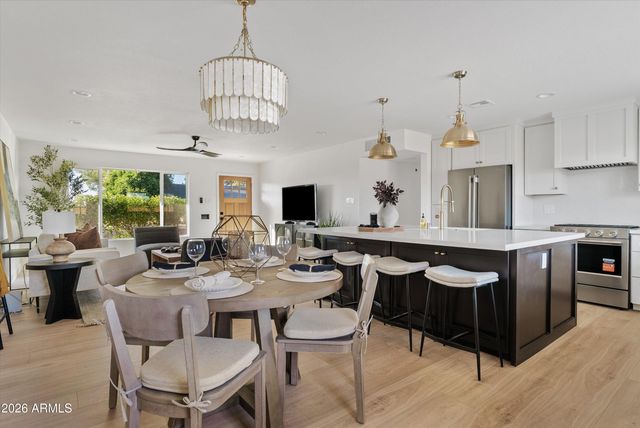 8019 E WHITTON Avenue, Scottsdale, AZ 85251