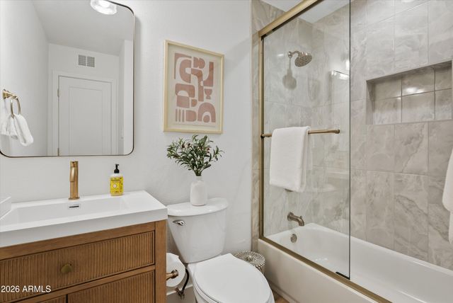 8019 E WHITTON Avenue, Scottsdale, AZ 85251