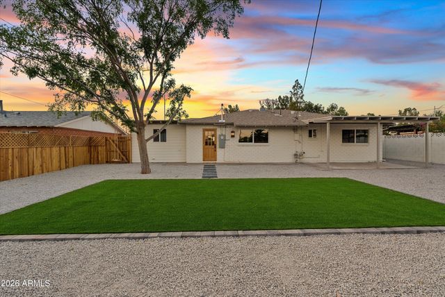 8019 E WHITTON Avenue, Scottsdale, AZ 85251
