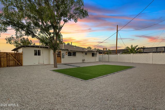 8019 E WHITTON Avenue, Scottsdale, AZ 85251