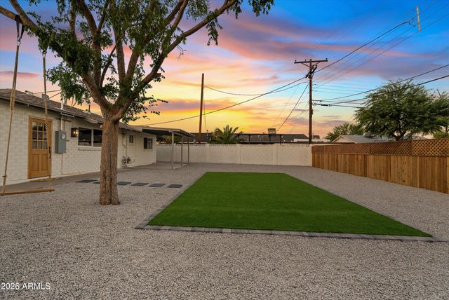 8019 E WHITTON Avenue, Scottsdale, AZ 85251