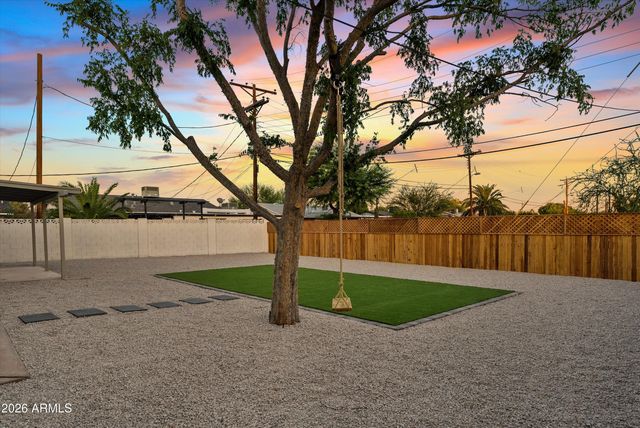 8019 E WHITTON Avenue, Scottsdale, AZ 85251