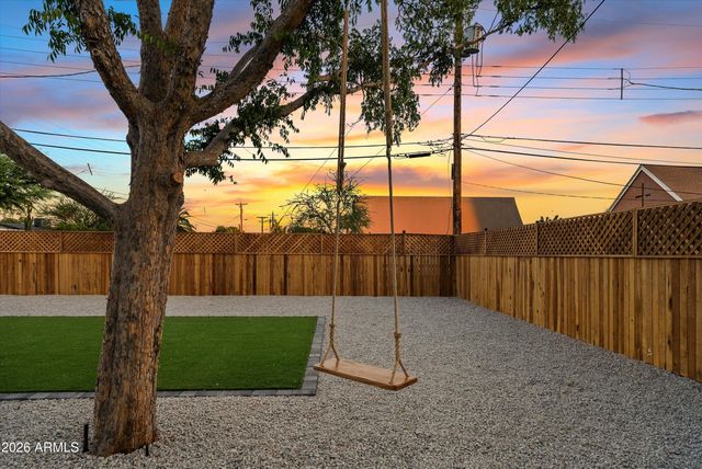 8019 E WHITTON Avenue, Scottsdale, AZ 85251