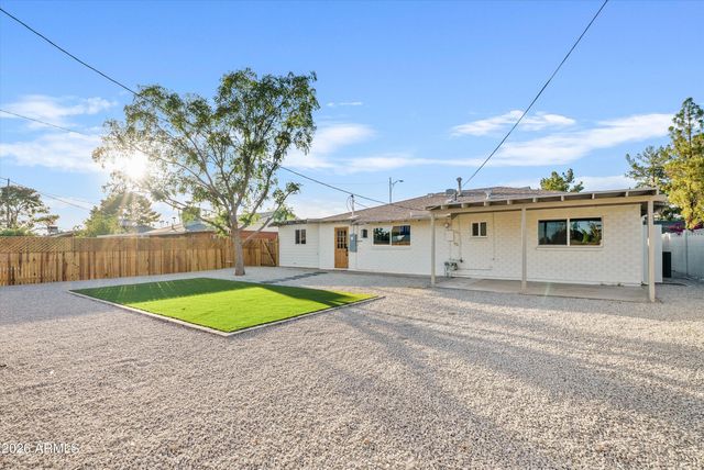 8019 E WHITTON Avenue, Scottsdale, AZ 85251