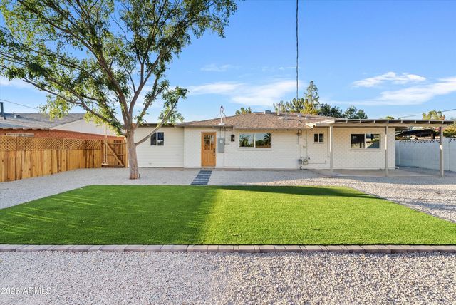 8019 E WHITTON Avenue, Scottsdale, AZ 85251