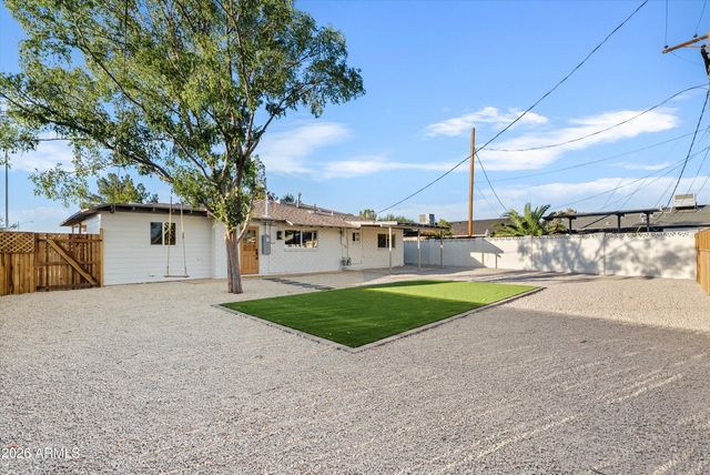 8019 E WHITTON Avenue, Scottsdale, AZ 85251