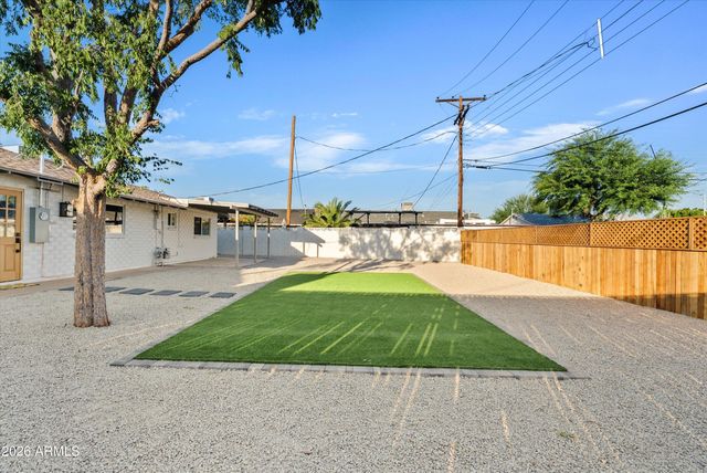 8019 E WHITTON Avenue, Scottsdale, AZ 85251