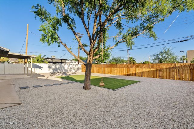 8019 E WHITTON Avenue, Scottsdale, AZ 85251