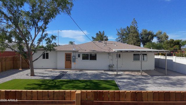 8019 E WHITTON Avenue, Scottsdale, AZ 85251
