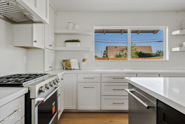 8019 E WHITTON Avenue, Scottsdale, AZ 85251