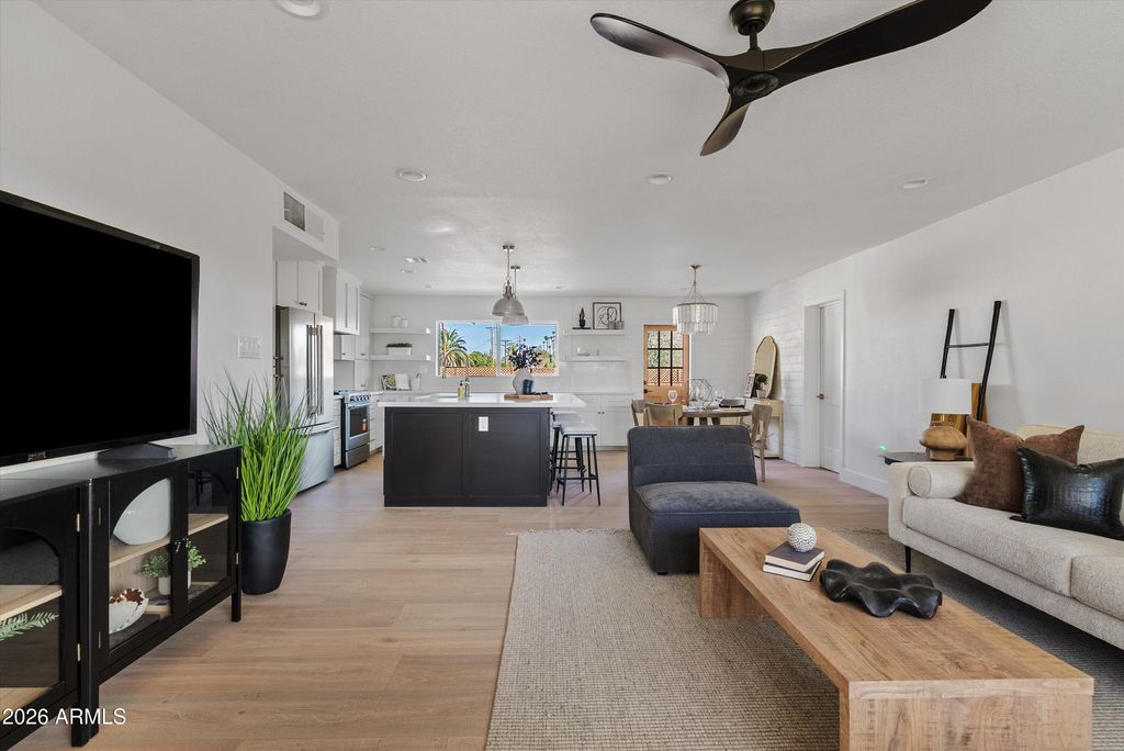 8019 E WHITTON Avenue, Scottsdale, AZ 85251 — photo 2