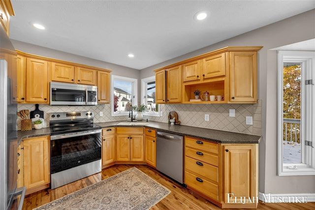 5664 Nancy Drive, Wyoming, MI 49418