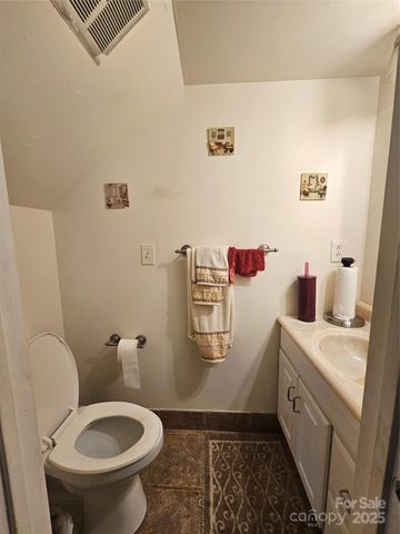 6713 Somersworth Drive, Charlotte, NC 28215