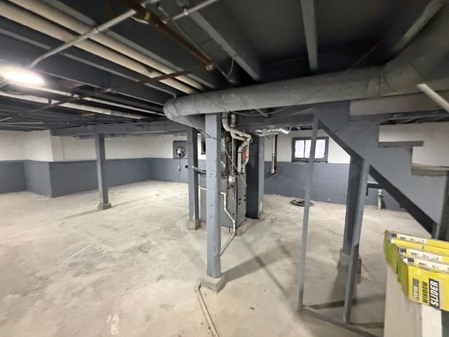 12416 S Carpenter Street, Calumet Park, IL 60827