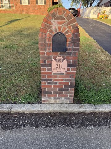 211 Elm St, Carthage, TN 37030